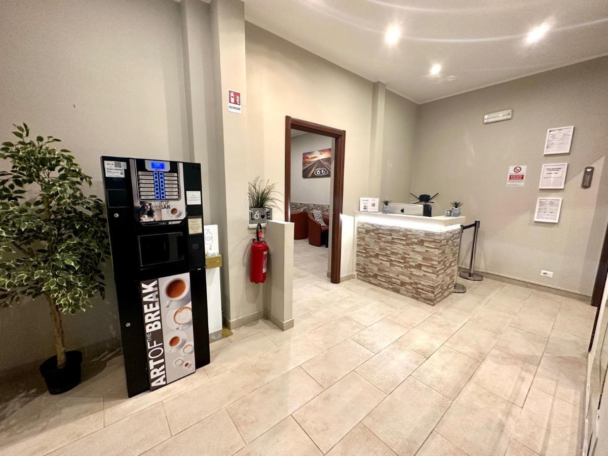 Carlo Goldoni Hotel Милано Екстериор снимка